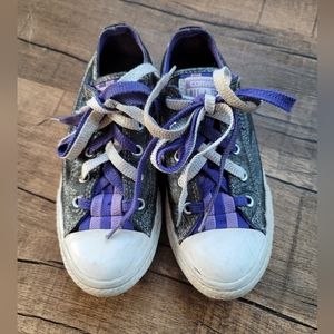 Size 2 girls converse chuck taylors